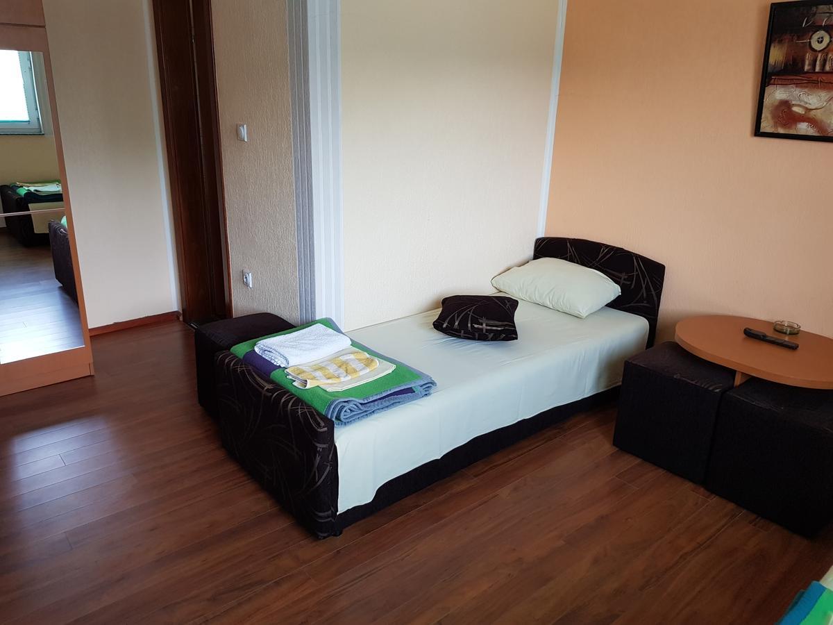 Pansion Basa Hotel Ustikolina Eksteriør billede