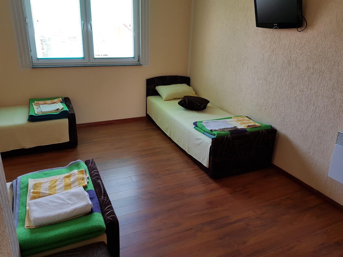 Pansion Basa Hotel Ustikolina Eksteriør billede