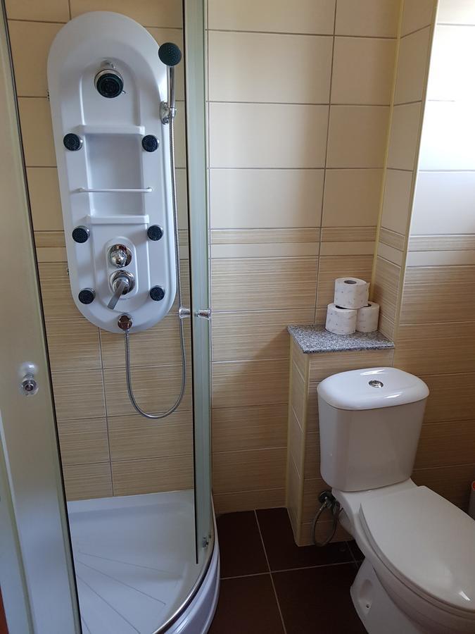 Pansion Basa Hotel Ustikolina Eksteriør billede