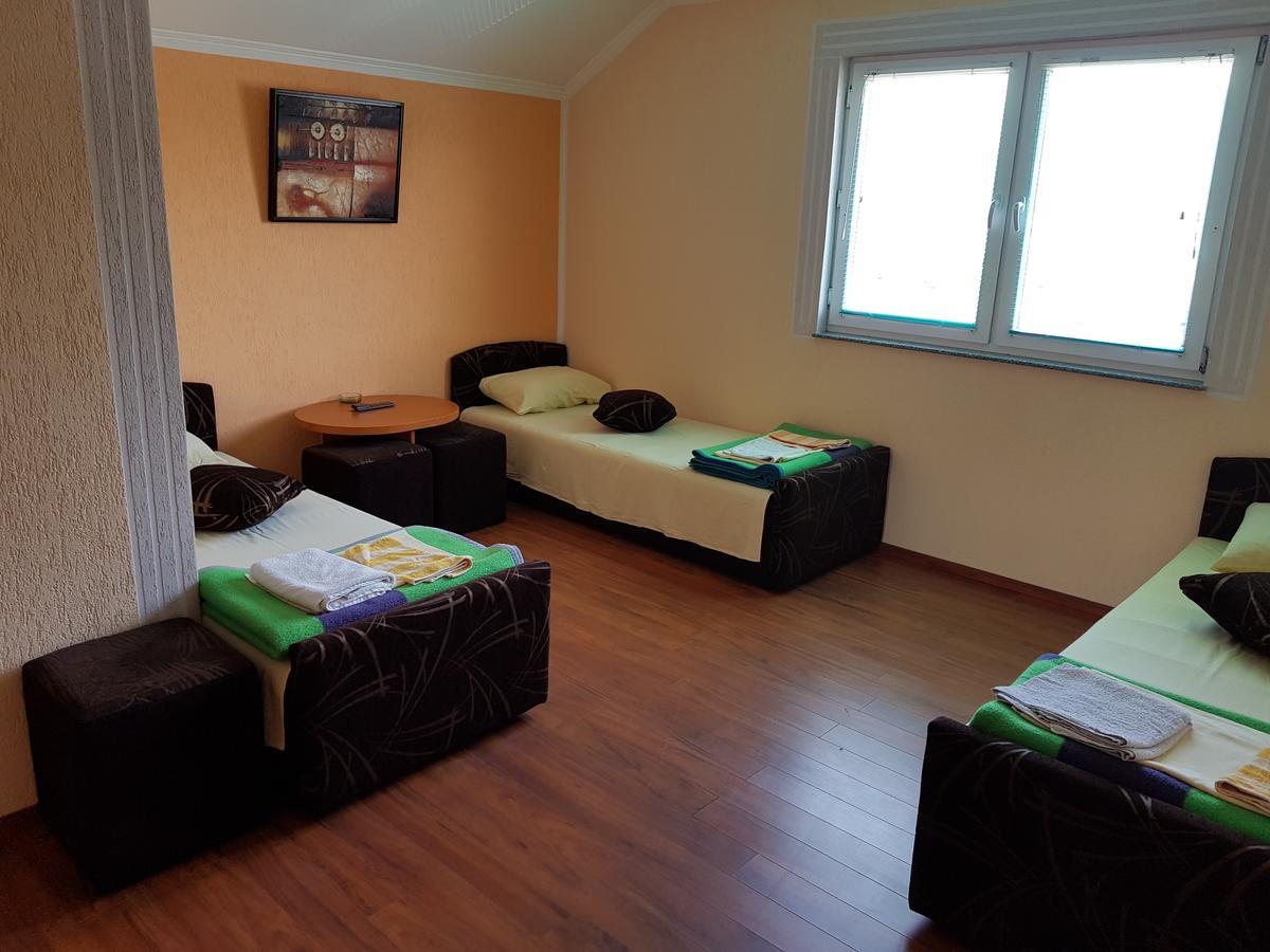 Pansion Basa Hotel Ustikolina Eksteriør billede