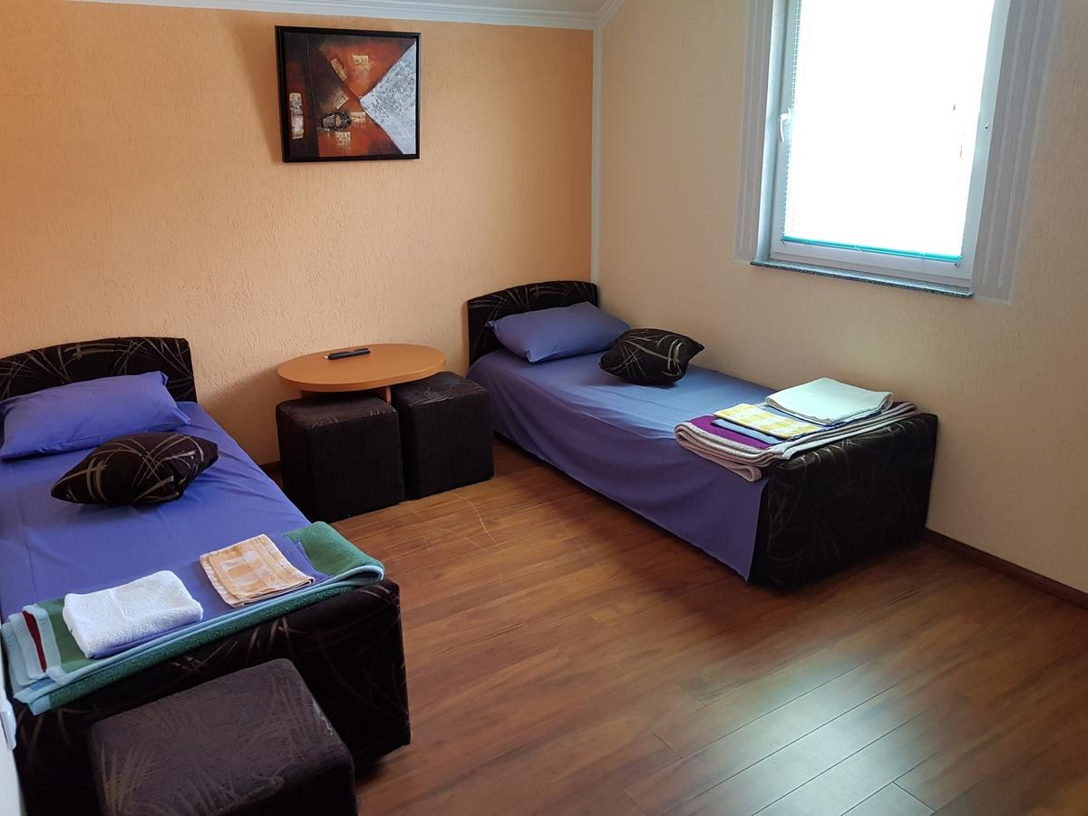 Pansion Basa Hotel Ustikolina Eksteriør billede