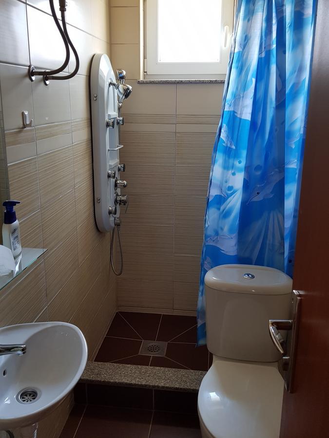 Pansion Basa Hotel Ustikolina Eksteriør billede