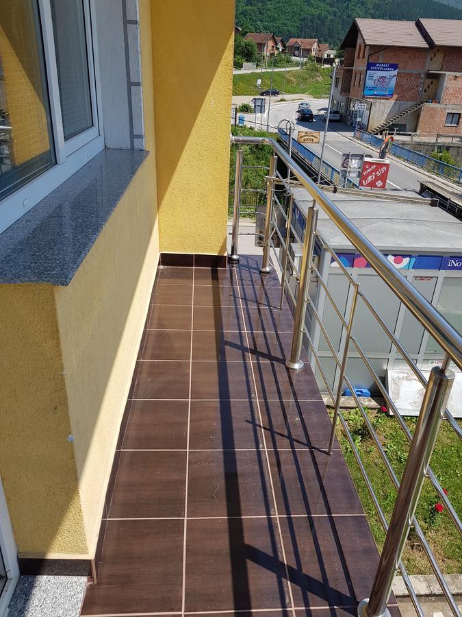 Pansion Basa Hotel Ustikolina Eksteriør billede