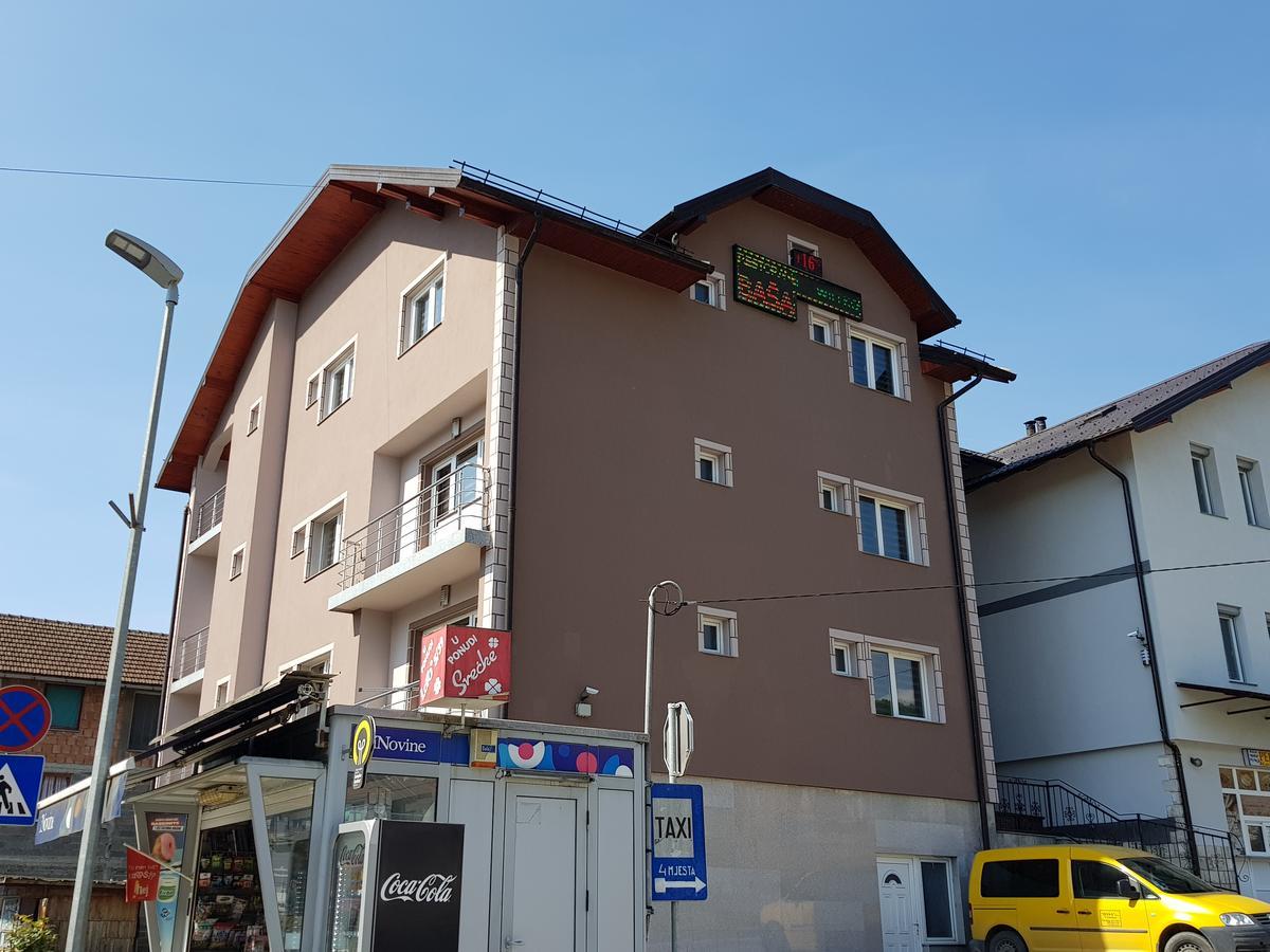 Pansion Basa Hotel Ustikolina Eksteriør billede