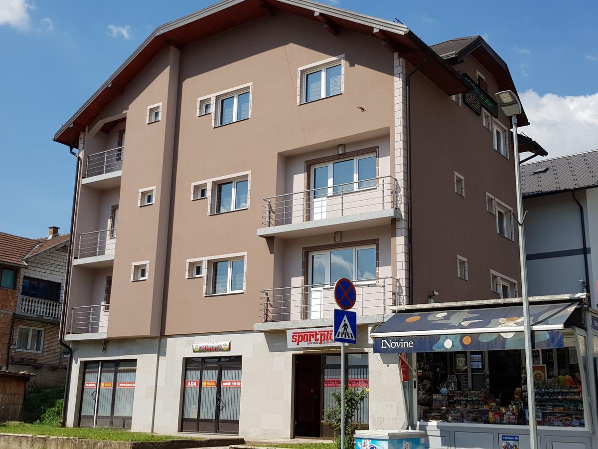 Pansion Basa Hotel Ustikolina Eksteriør billede